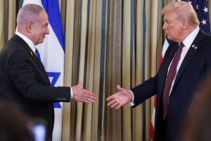 U.S. President Donald Trump and Israeli Prime Minister Benjamin Netanyahu reach to shake hands at a joint press conference in the State Dining Room at the White House in Washington, D.C., U.S., September 29, 2025. REUTERS/Jonathan Ernst